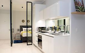 Modern 1 Bedroom Executive Apartment In Waterfall